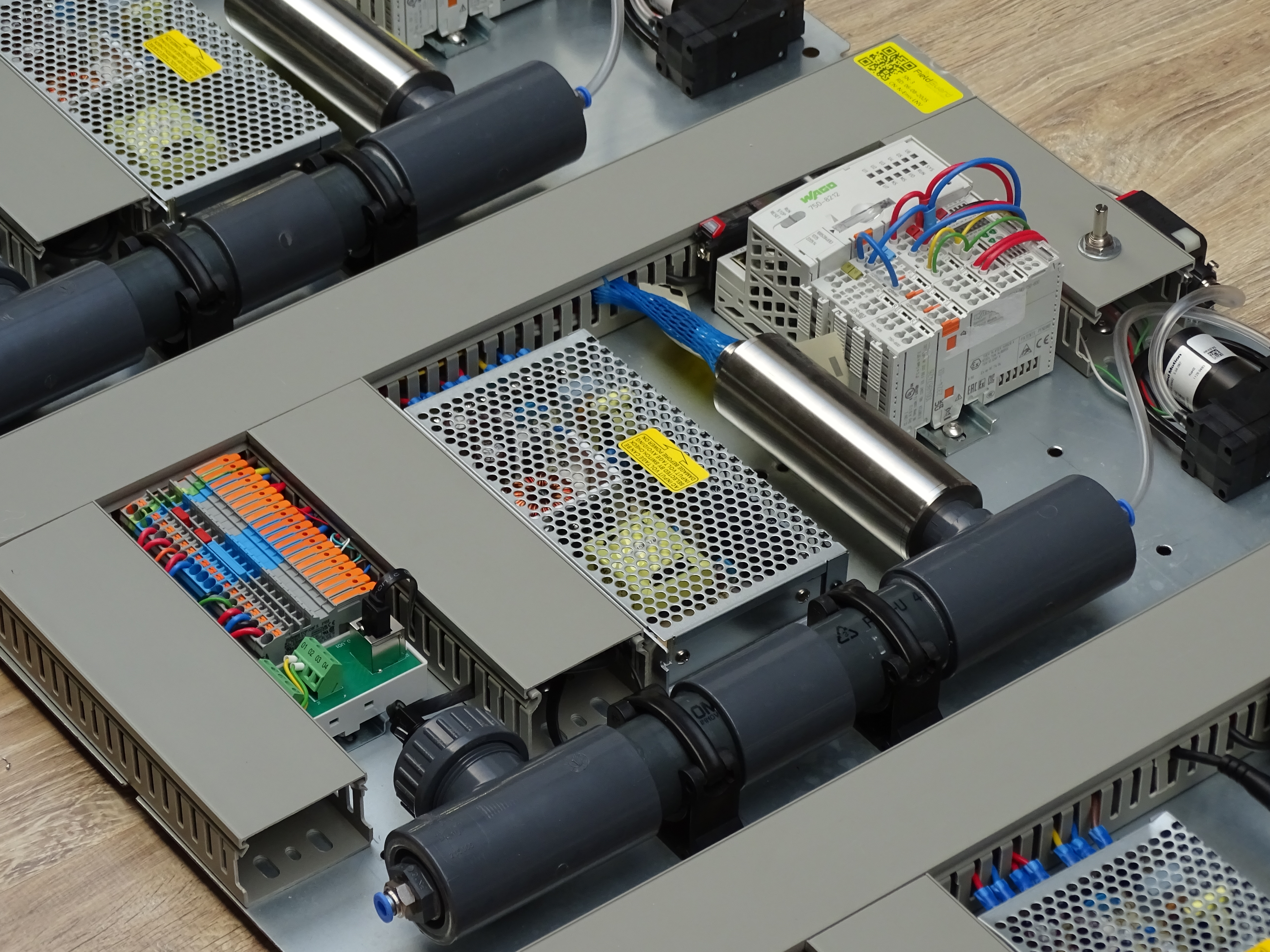 Besturingskast voor luchtkwaliteitsmeting met WAGO PLC en sensoren