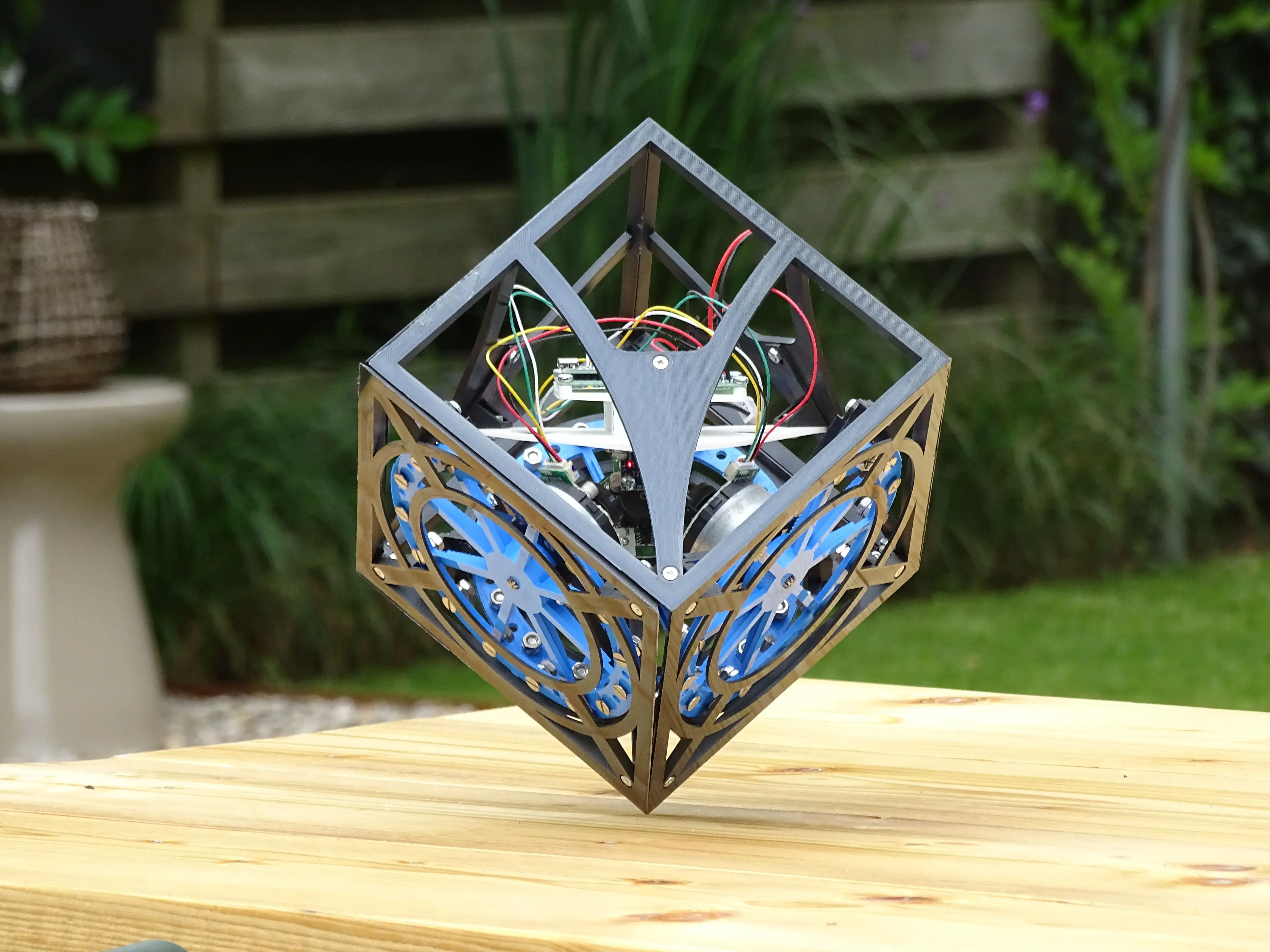 Zelfbalancerende Kubus, prototype laten maken